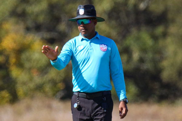 20211119 Umpire Jermaine Lindo signals a boundary